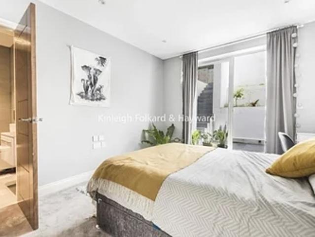 Apartment at Thurlow Park Road, Greater London