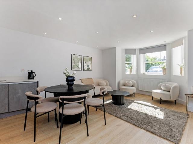 Apartment at Thurlow Park Road, Greater London