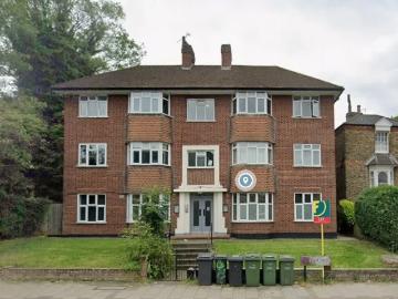 Apartment at Thurlow Park Road, Greater London