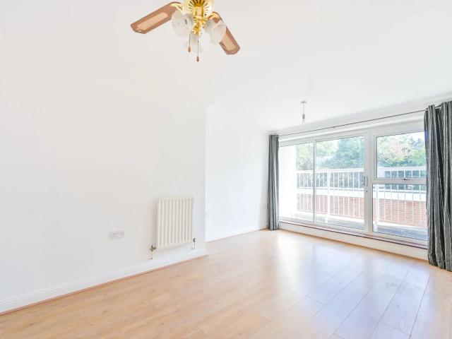 Apartment at The Avenue, Greater London