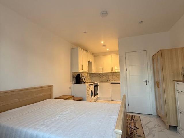 Apartment at The Avenue, Old Windsor
