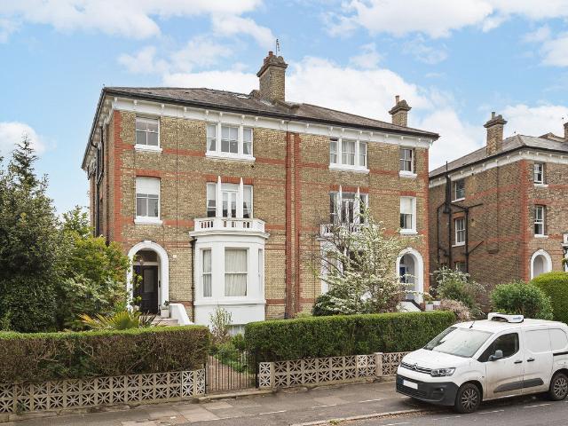 Apartment at The Barons, London