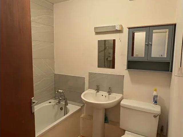 Apartment at The Cedars, Guildford