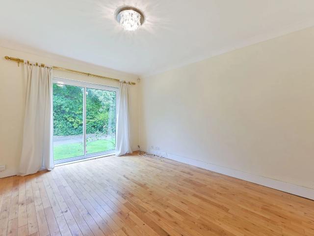 Apartment at The Downs, Greater London