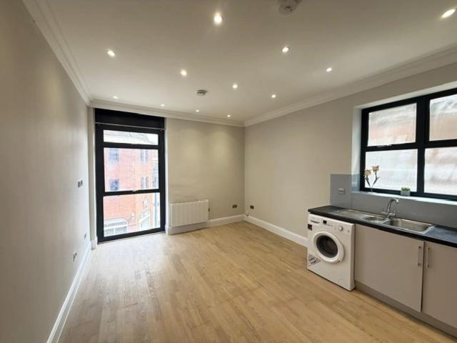 Apartment at The Parade, Watford