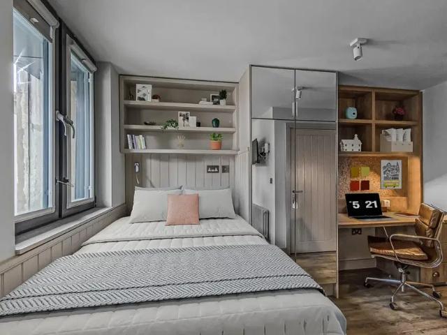 Apartment at The Parade, Cardiff