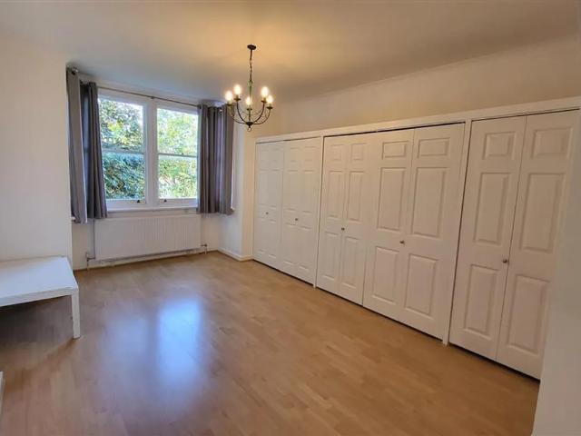 Apartment at The Ridgeway, Greater London