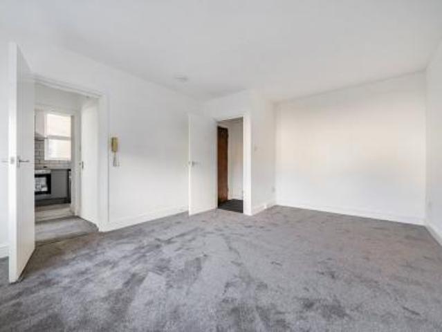 Apartment at The Ridgeway, Greater London
