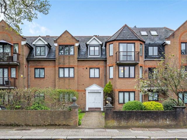 Apartment at The Ridgeway, Greater London