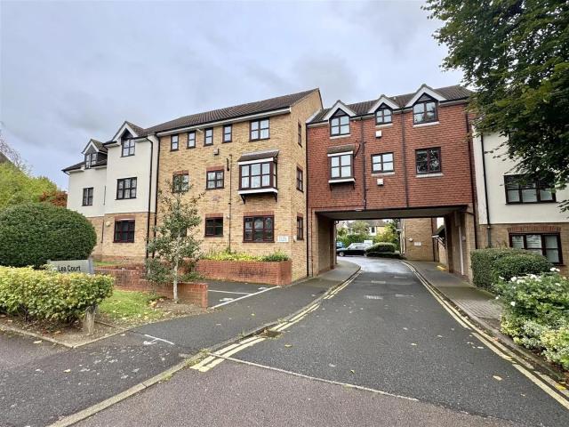 Apartment at The Ridgeway, Greater London
