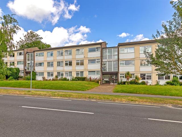 Apartment at The Ridgeway, St Albans