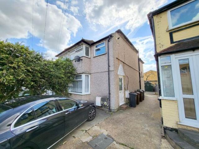 Apartment at Third Avenue, Greater London