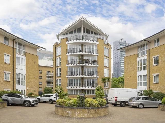 Apartment at Thomas More Street, Greater London