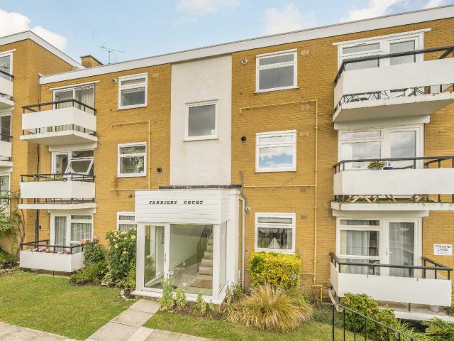 Apartment at Thornton Hill, Greater London