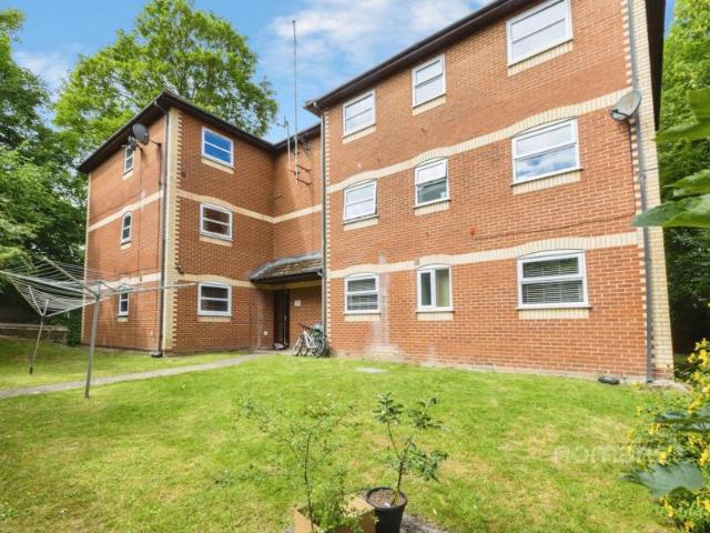 Apartment at Tilehurst Road, Reading