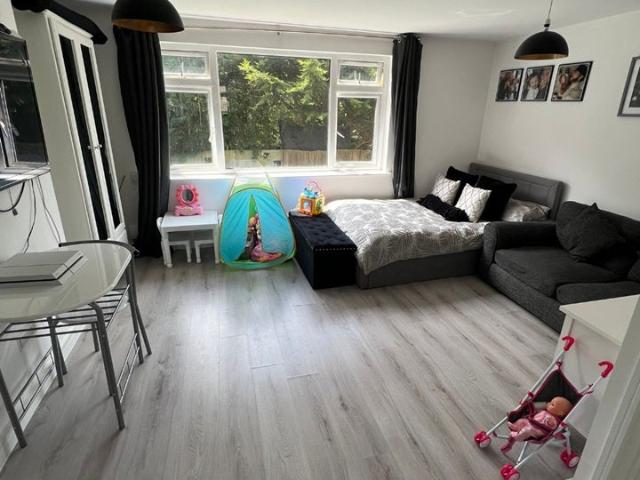 Apartment at Timperley Gardens, Reigate and Banstead