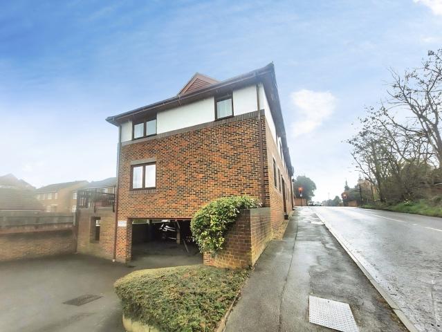 Apartment at Trumps Green Road, Borough of Runnymede