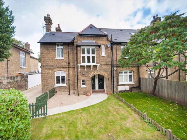 Apartment at Trinity Crescent, Greater London