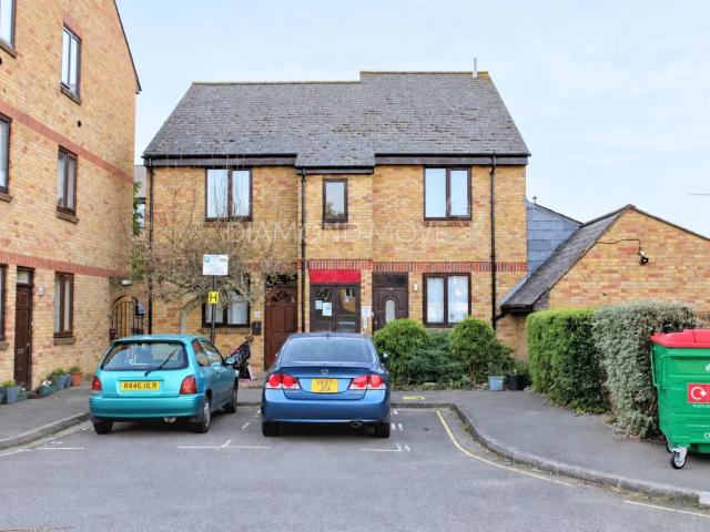 Apartment at Twyford Avenue, London