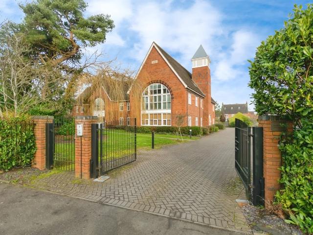 Apartment at Tythe Barn Lane, Shirley