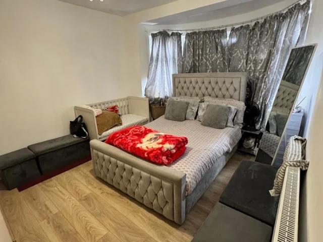 Apartment at Tylehurst Gardens, Greater London