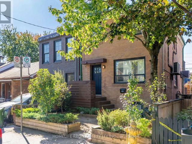 apartment at UPPER 122 MANNING AVENUE, Toronto, Ontario, M6J2K5
