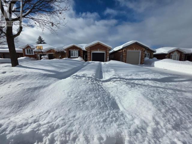 apartment at UPPER 12 REVELSTOKE COURT, Barrie, Ontario, L4N8X7