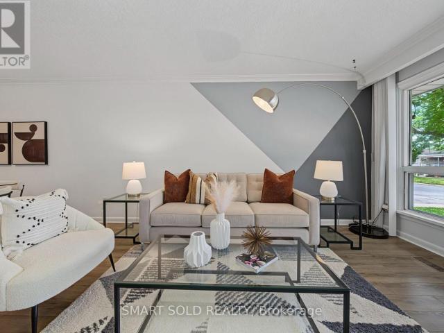 apartment at UPPER 1 CAMEO CRESCENT, Toronto, Ontario, M6N2K4