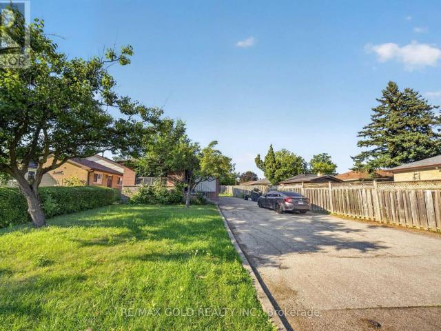 apartment at UPPER 204 TAYSHAM CRESCENT, Toronto, Ontario, M9V1X7