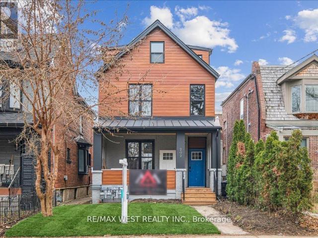 apartment at UPPER 202 PERTH AVENUE, Toronto, Ontario, M6P3X8