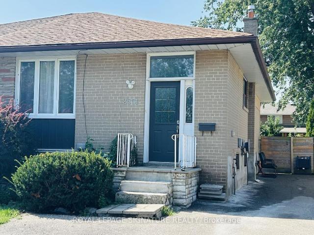 apartment at UPPER – 2551 PADSTOW CRESCENT