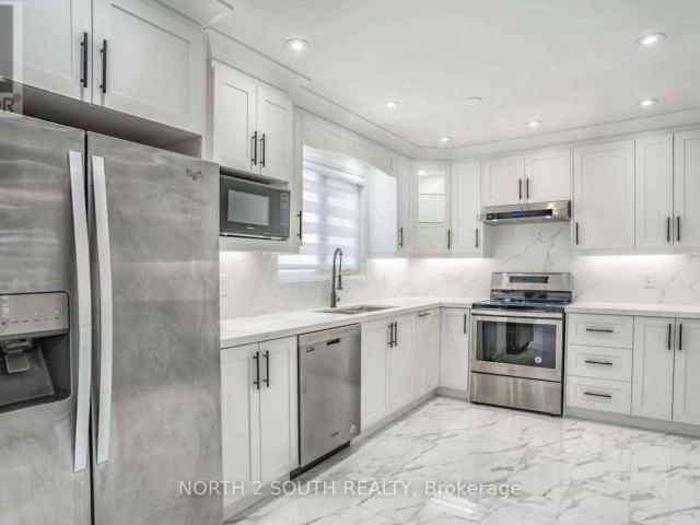 apartment at UPPER 37 LOIRE COURT, Toronto, Ontario, M9V4Z7