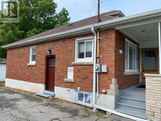 apartment at UPPER – 6722 DUNN STREET