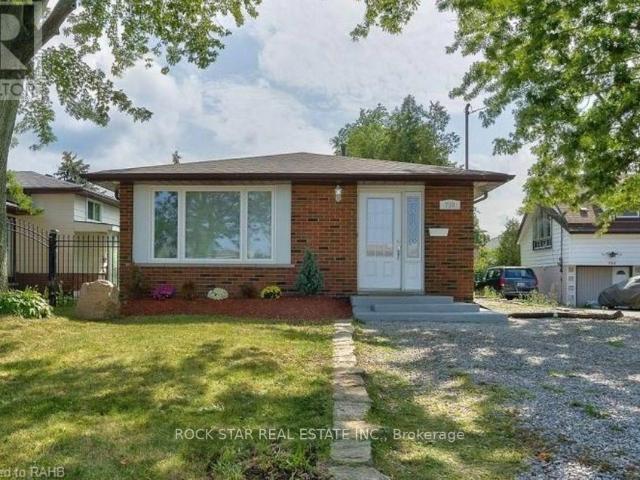 apartment at UPPER – 790 STONE CHURCH ROAD E