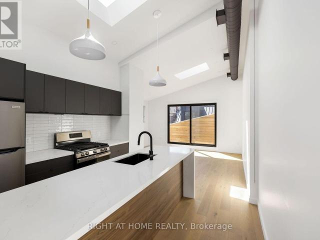 apartment at UPPER 86 LANSDOWNE AVENUE, Toronto, Ontario, M6K2V9