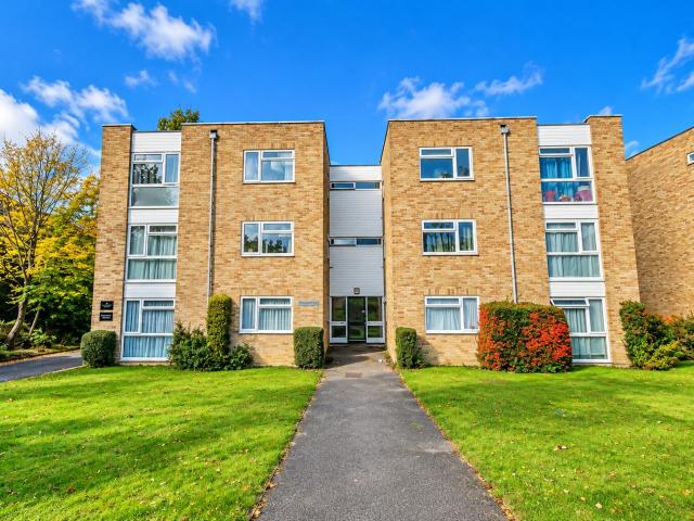 Apartment at Upper Gordon Road, Surrey Heath
