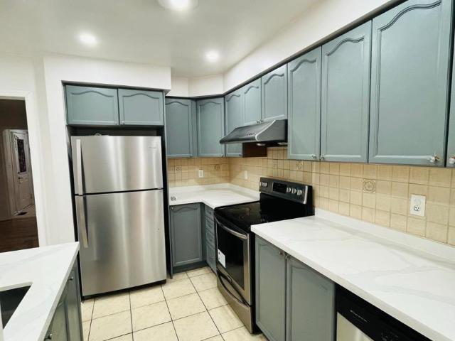 apartment at UPPER LEVEL 48 HERDWICK STREET, Brampton, Ontario, L6S6L7
