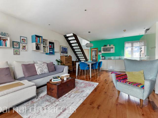 Apartment at Upper Richmond Road West, Greater London