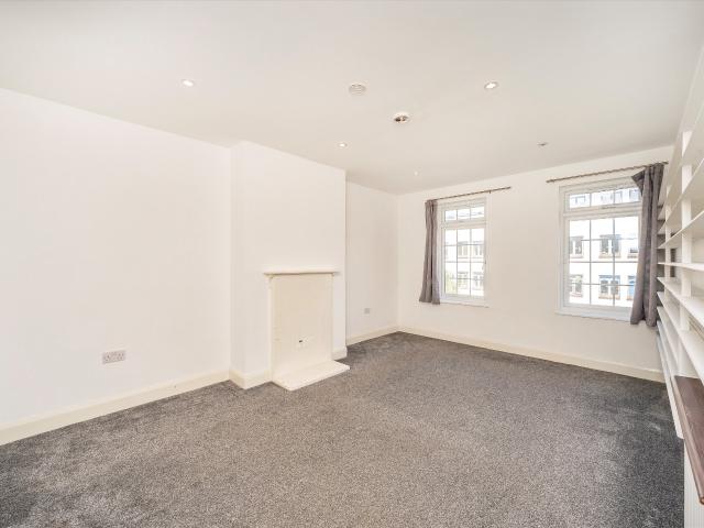Apartment at Upper Richmond Road West, Greater London