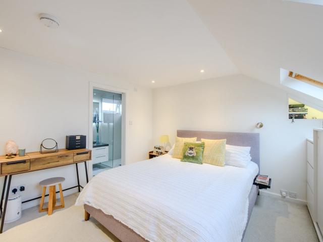 Apartment at Upper Richmond Road West, Greater London