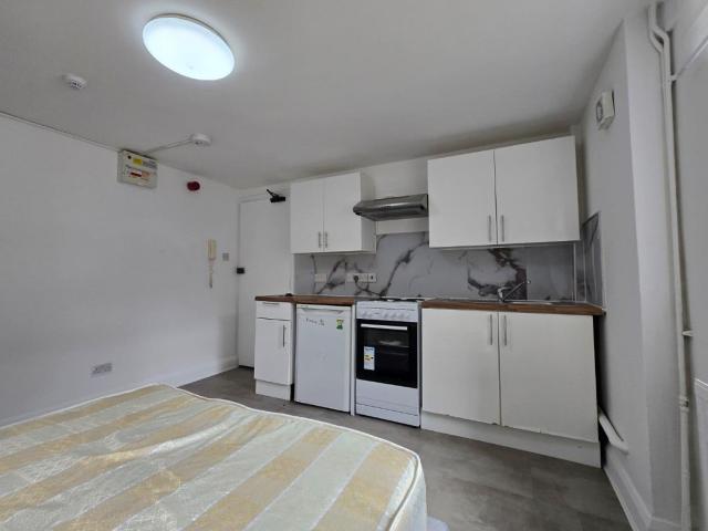 Apartment at Upper Tollington Park, Greater London