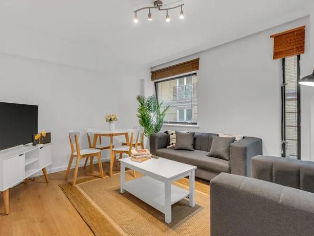 Apartment at Upper Thames Street, City of London