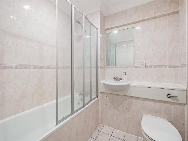 Apartment at Vauxhall Bridge Road, City of Westminster
