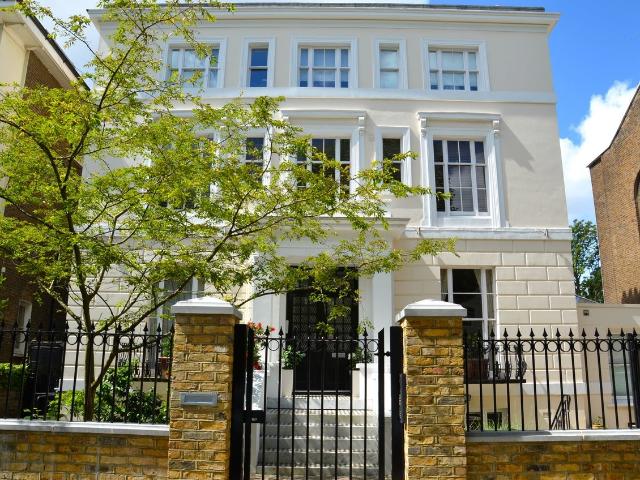 Apartment at Vale Close, City of Westminster