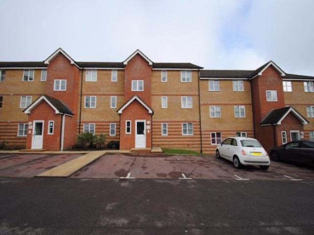Apartment at Vanderville Gardens, Greater London