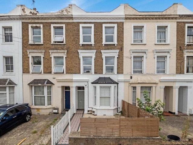 Apartment at Vant Road, Greater London
