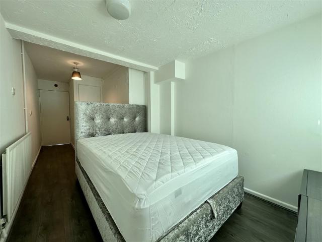 Apartment at Vardon Road, Stevenage