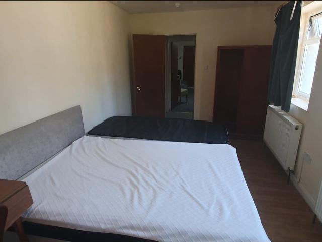 Apartment at Vicarage Farm Road, Greater London