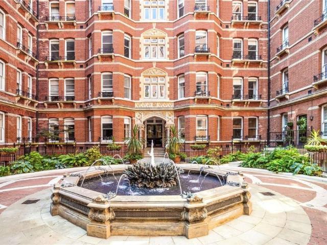 Apartment at Victoria Street, City of Westminster