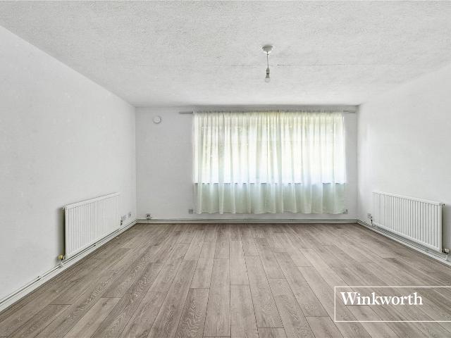 apartment Dollis Avenue Finchley, London